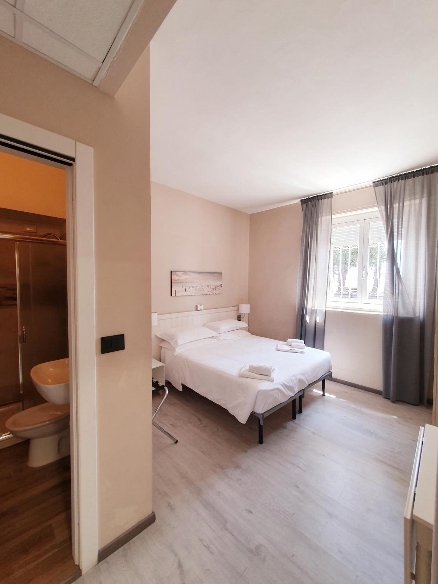Vela Bianca H & R Hotel Diano Marina Room photo
